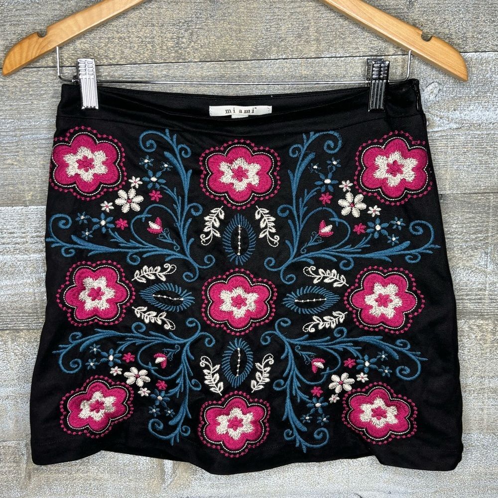 Miami small black embroidered floral mini skirt small